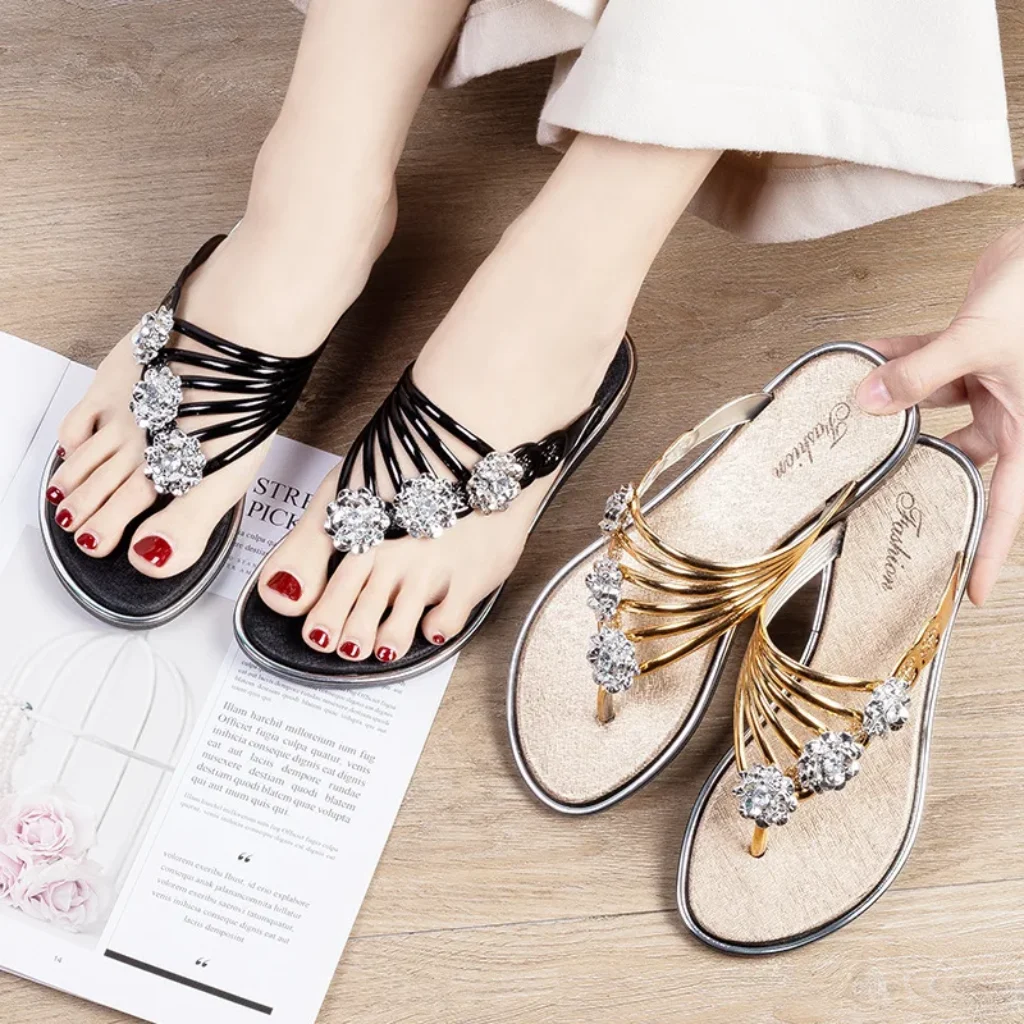 Women’s summer flip-flops, style, flat sandals, lightweight, fashionable,