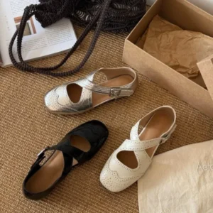 Retro Floral Carving Flat Bottom Mary Jane Shoes