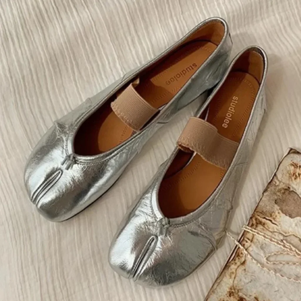 Retro Round Split Toe Flat sneaker designer shoes