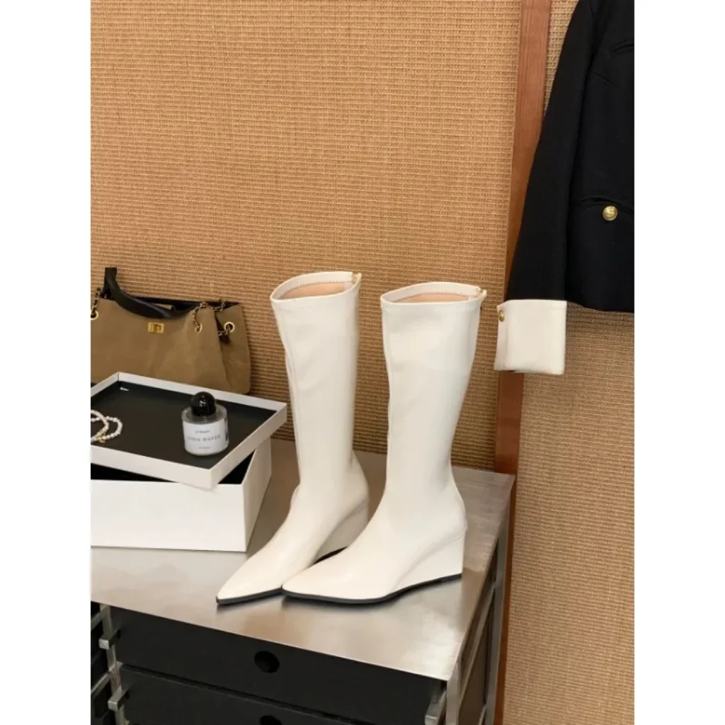 2026 Autumn/Winter Pointed-Toe Business Casual Stretch Slim Boots
