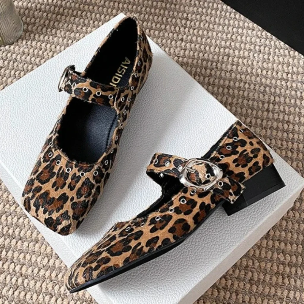 Retro Rivet Low Heel Mary Jane Shoes Women