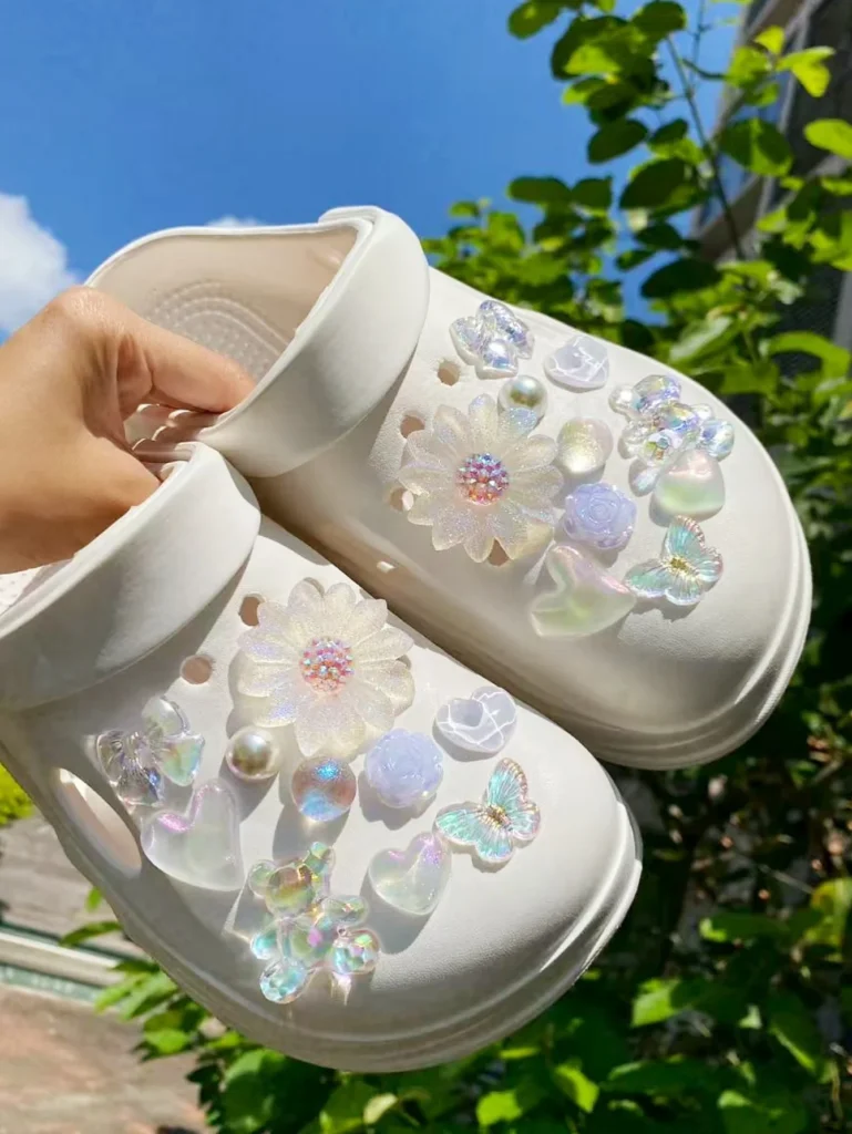 20 white flower, bear, bow, water ripple, butterfly,