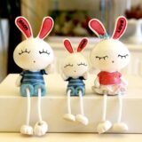 Resin hanging doll cartoon rabbit，Wedding home decor items: squinting rabbit，Housewarming party decoration for the family at the